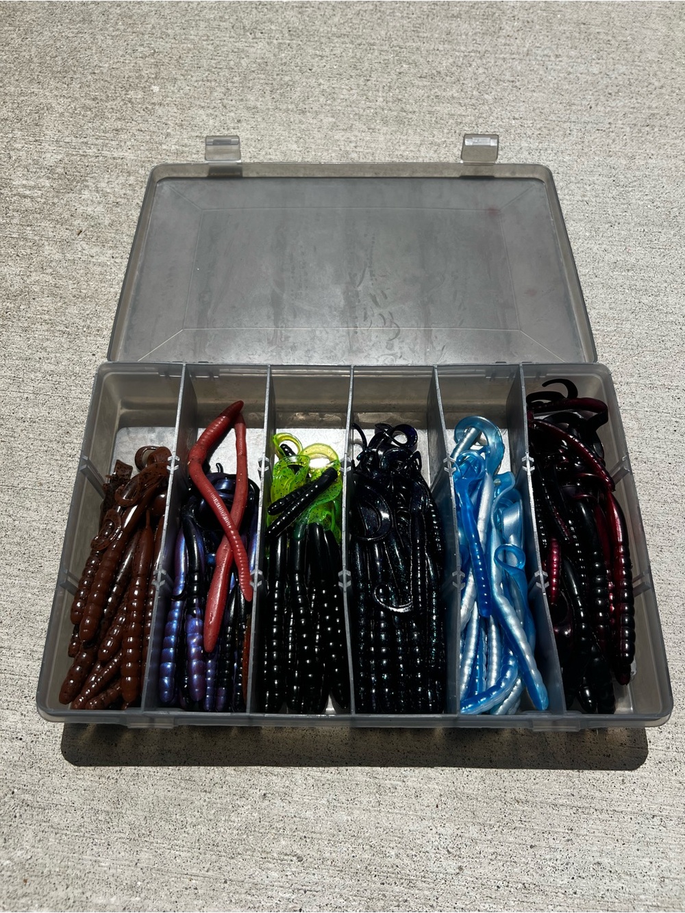Bass Pro Shops Fishing Lute Box with variety Set of Powerbait Worms